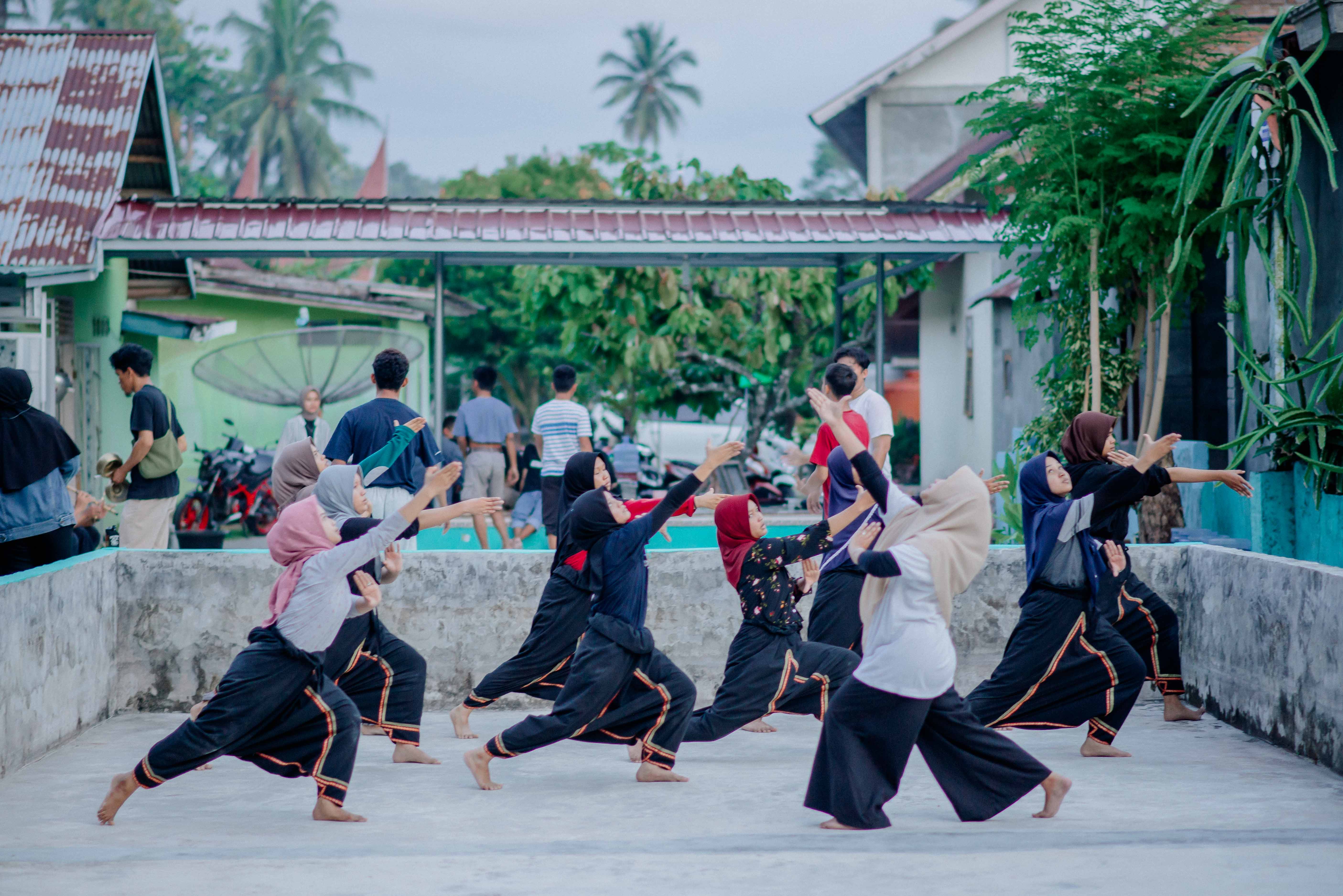 Latihan Rutin Mingguan Sanggar Umbuik Mudo